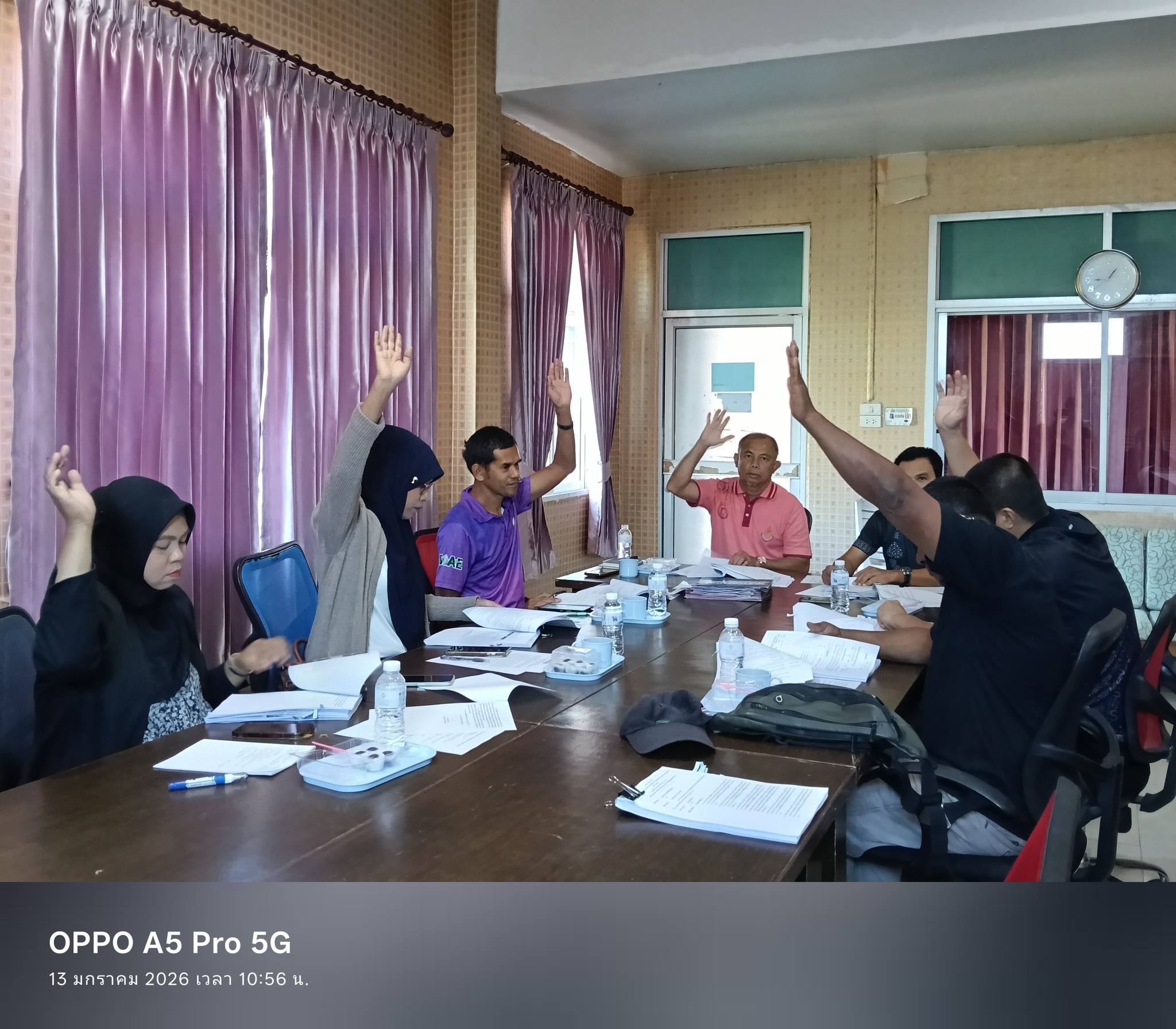📢 อบต.เกาะสาหร่าย ประชุมพิจารณาความช่วยเหลือผู้ประสบวาตภัยเรียบร้อยแล้ว! ✅