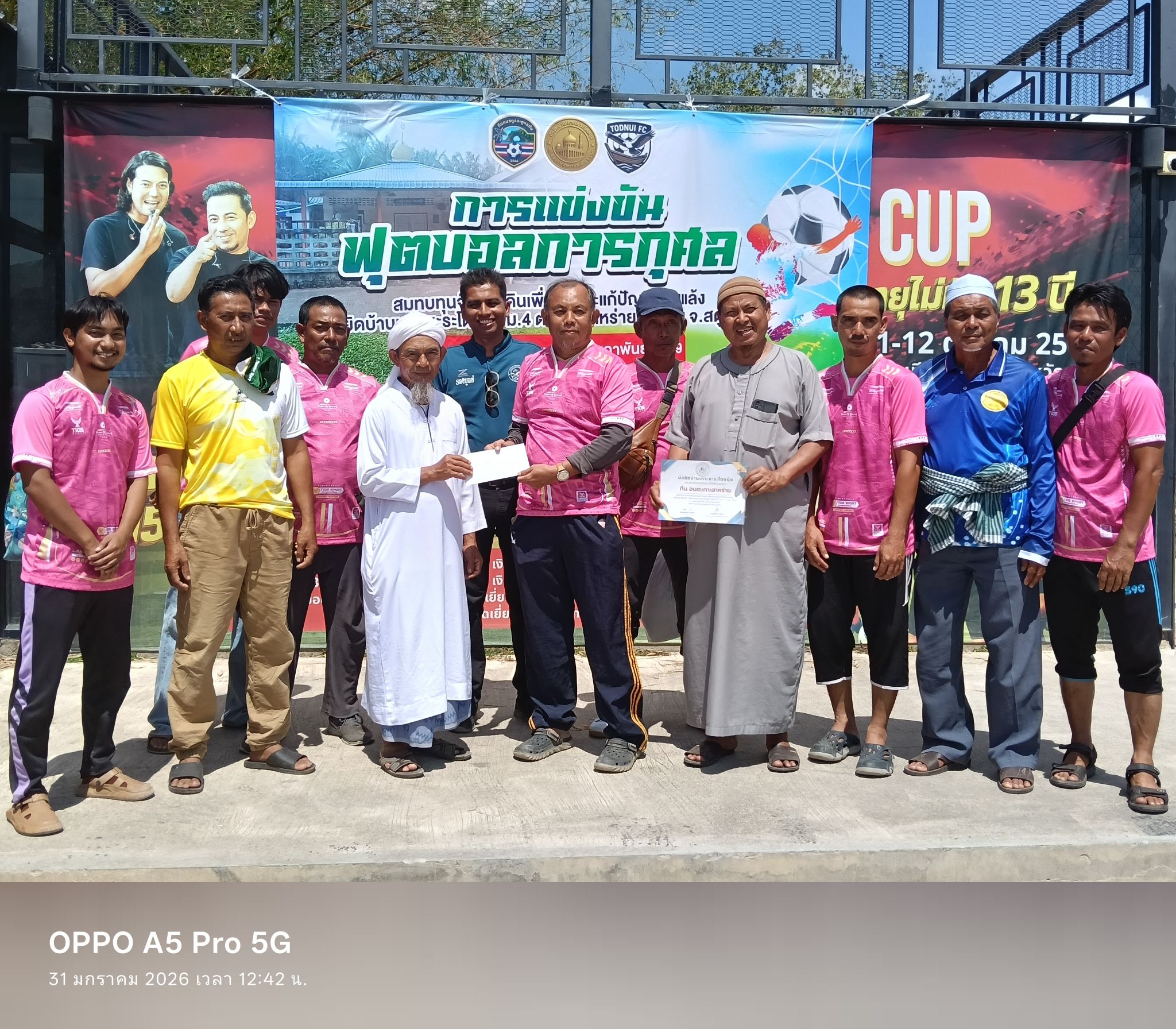 🏆สลัดชุดทำงาน...มาใส่สตั๊ดลุยแข้ง! ⚽️ อบต.เกาะสาหร่าย ร่วมลงสนามฟุตบอลการกุศล เพื่อมัสยิดบ้านเกาะยะระโตดนุ้ย 🕌✨