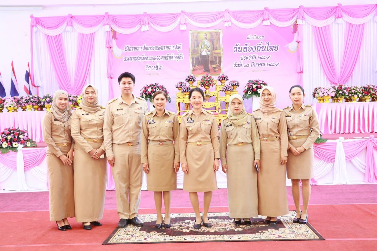 อบต.เกาะสาหร่าย ร่วมน้อมรำลึกพระมหากรุณาธิคุณ "วันท้องถิ่นไทย" ๒๕๖๙ 🙏✨