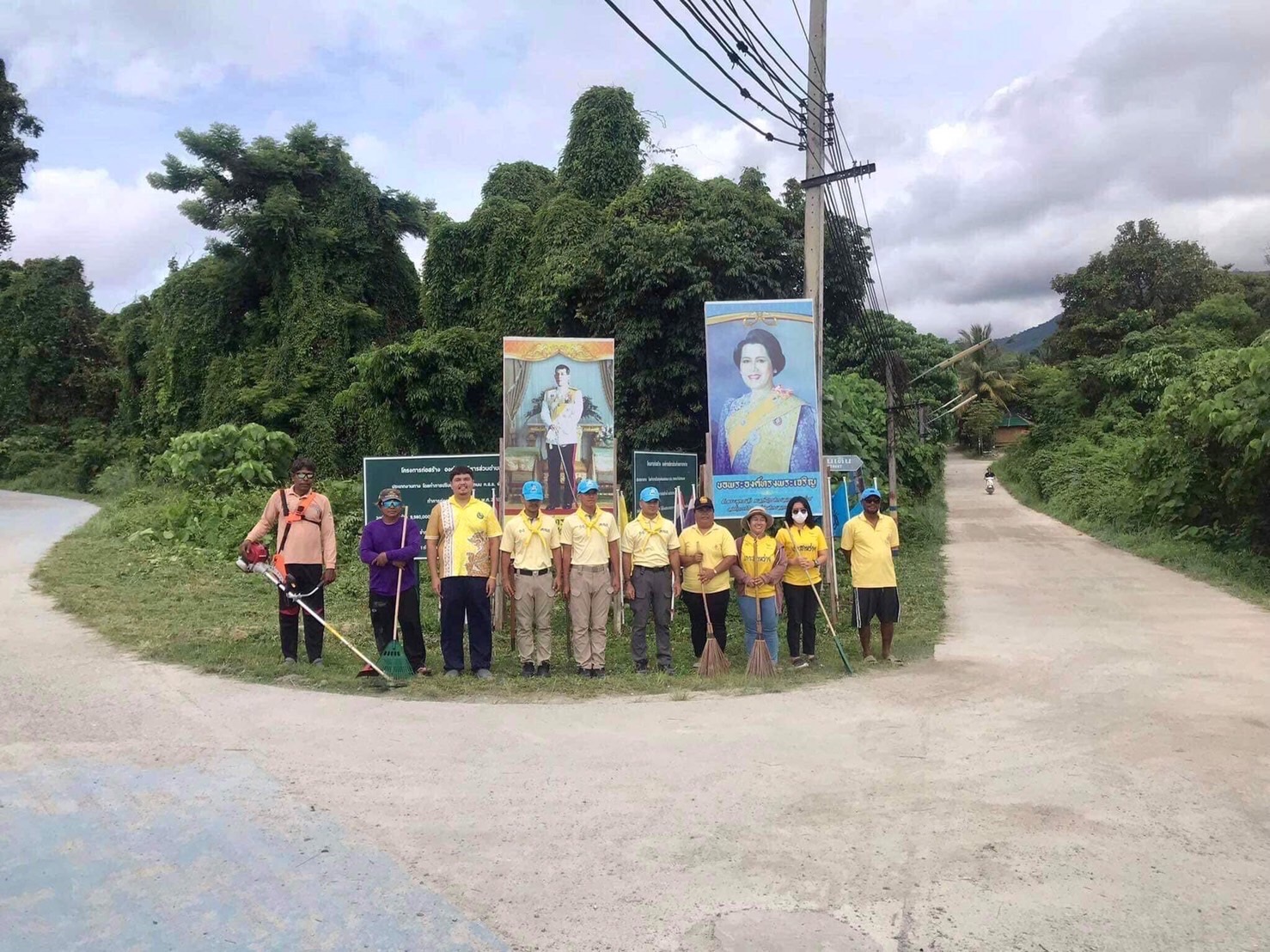 อบต.เกะสาหร่าย จ.สตูล จัดกิจกรรมจิตอาสาพัฒนา เนื่องในวันคล้ายวันพระบรมราชสมภพ ในหลวงรัชกาลที่ 9 วันชาติ และวันพ่อแห่งชาติ